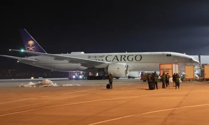 Suudi Arabistan’dan gönderilen 12. yardım uçağı Türkiye’ye ulaştı!.