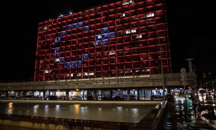 Tel Aviv belediye binası Türk Bayrağıyla aydınlatıldı!.