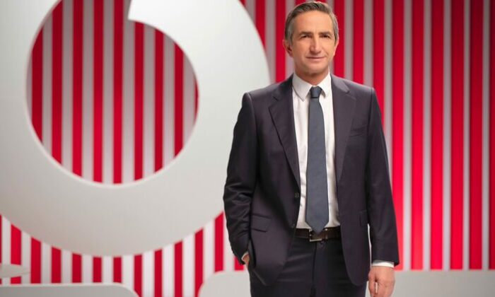 Vodafone CEO’su Engin Aksoy’dan hükümet protestolarına destek..