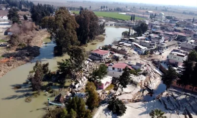 Hatay’da deprem sonrasında evler Asi Nehri’ne sürüklendi!.