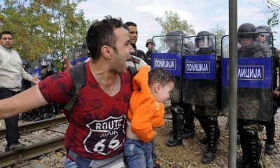 Yunan polisi Türkiye’ye geri gönderdiği göçmenleri yağmalıyor!.