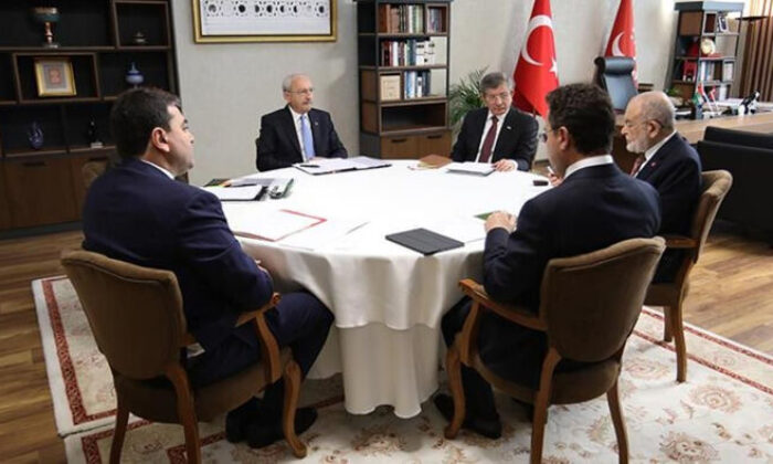Kavga büyüyor! İyi Parti’ye geçen CHP’li üyeler istifa etti!.