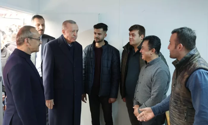 Cumhurbaşkanı Erdoğan, Kahramanmaraş’ta AFAD Kocaeli Çarşısı’nı ziyaret etti!.