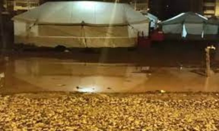 Kahramanmaraş’ta sel felaketi depremzedelerin çadırlarını vurdu!.