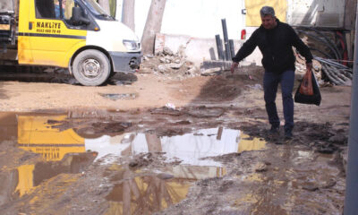 İzmir’deki tarihi çarşı esnafının bozuk yol isyanı..