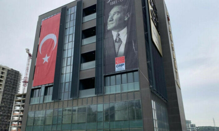 Kaftancıoğlu’nun yaygarası boş çıktı! Valilik: “CHP İstanbul İl Başkanlığı’na saldırı yok, inceleme devam edecek!.”