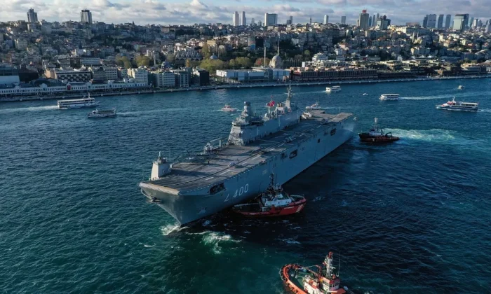 TCG Anadolu, Sarayburnu’na demirledi!.