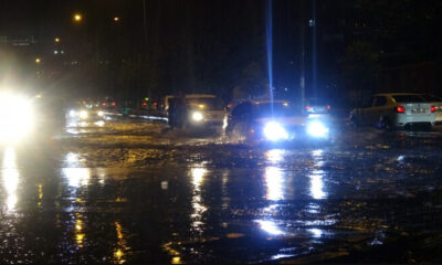 İzmir’de sağanak yağış hayatı felç etti!.