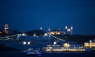 Sarayburnu Limanı’na demirleyen TCG Anadolu gemisi dronla görüntülendi!.