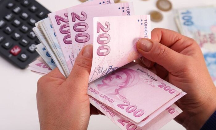 Nisanda EYT kapsamında emekli olanların bayram ikramiyeleri bugün ödenecek!.