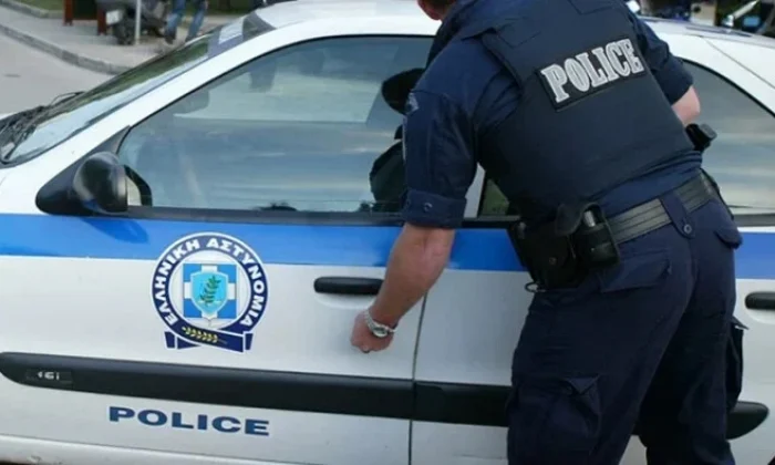 5 Yunan polis insan kaçakçılığından gözaltına alındı!.