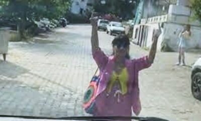 Antalya’da CHP’lilerden AK Parti seçim aracına taciz..