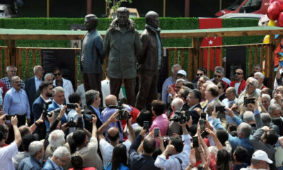 CHP’li belediye, Deniz Gezmiş ve arkadaşlarının heykelinin bulunduğu anıt park yaptı!.