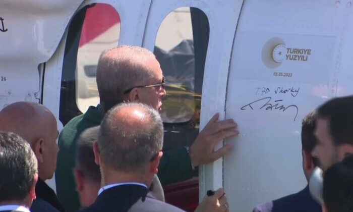 Cumhurbaşkanı Erdoğan, adını verdiği yangın söndürme uçağı NEFES’i imzaladı!.
