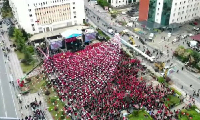 İmamoğlu Rize mitinginde de meydanı dolduramadı!.