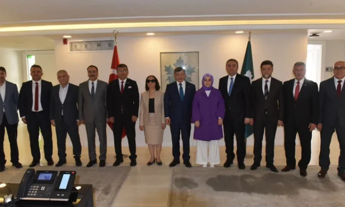 Gelecek Partisi milletvekilleri CHP’ye istifa dilekçelerini verdi!.