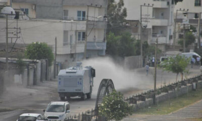 CHP’nin ittifak kardeşi HDP’nin Cizre mitingi sonrası polise taşlı saldırı..