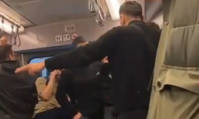 İstanbul’da takkeli ve şalvarlı gence saldırı..