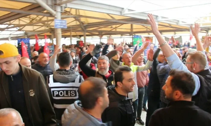 Kütahya’da CHP’lilerle pazar esnafı arasında gerginlik..