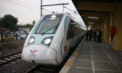 Milli elektrikli tren yolcu taşımaya başladı!.