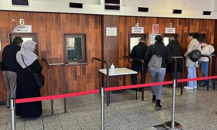 2018 seçimini geride bıraktı! Yurt dışı temsilciliklerde kullanılan oy sayısında rekor..