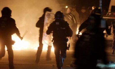 Almanya’da polisle göstericiler arasında çatışma çıktı!.