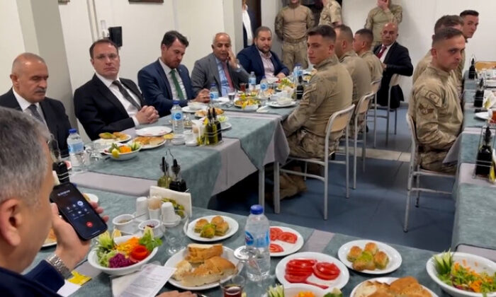 Cumhurbaşkanı Erdoğan, Tendürek’te görevli askerlerle bayramlaştı!.
