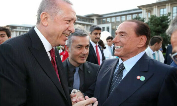 Cumhurbaşkanı Erdoğan, Berlusconi için makale yazdı!.