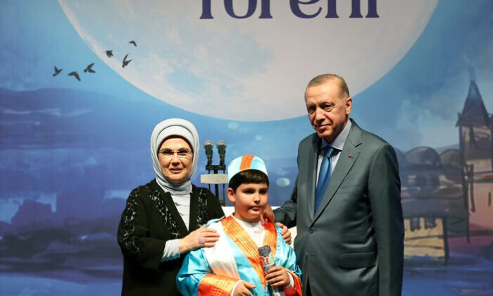 Cumhurbaşkanı Erdoğan, torununun mezuniyet törenine katıldı!.