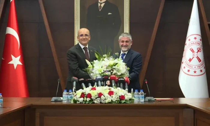 Mehmet Şimşek, görevi törenle Nurettin Nebati’den devraldı!.
