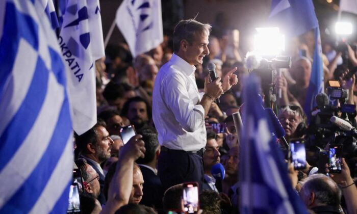Yunanistan’da seçimin galibi Miçotakis oldu!.