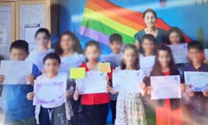 Silivri’de öğrencilerle LGBT bayrağı önünde fotoğraf çektiren öğretmen için harekete geçildi!.