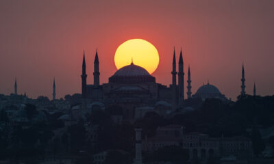 İstanbul masal gibi.. Ayasofya’da gün batımı büyüledi!.