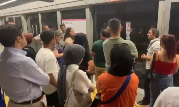 İstanbul’un İmamoğlu ile imtihanı! Vatandaşlar metro raylarının üzerinde yürüdü!.