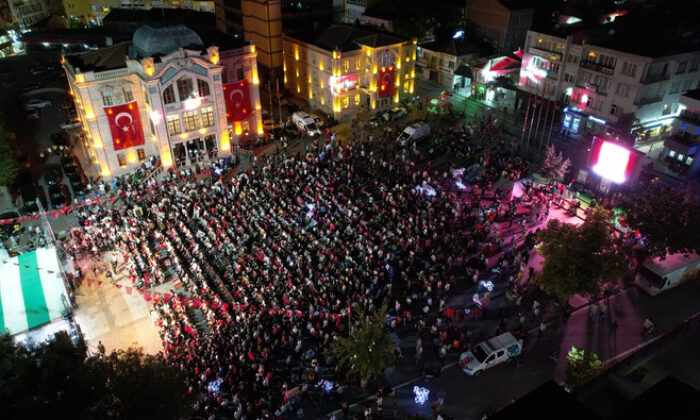 15 Temmuz’un yıl dönümünde millet meydanlara akın etti!.