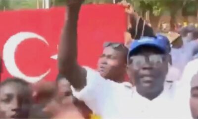 Nijer’de Fransa karşıtı göstericiler Türk Bayrağı açtı!.