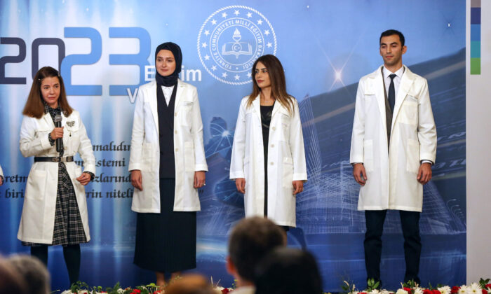 Öğretmenler için Beyaz Önlük zorunluluğu geldi!.