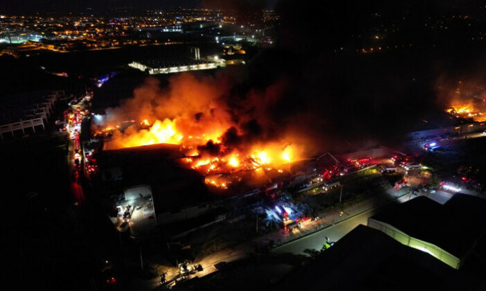 Bursa’da yangın! 10 fabrikaya sıçradı!.