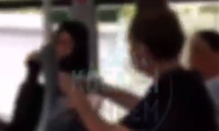 “Peçeni Al Git” diyerek tesettürlü kadına saldıran alçak gözatında!.