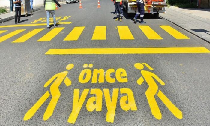 Yayaya yol vermeyen sürücüye 1.979 TL para cezası!.