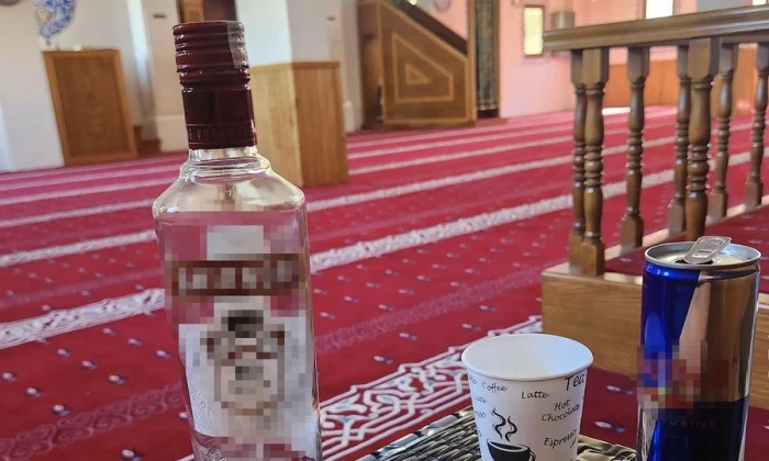 Camii’de içki içip sosyal medya da dalga geçti!.