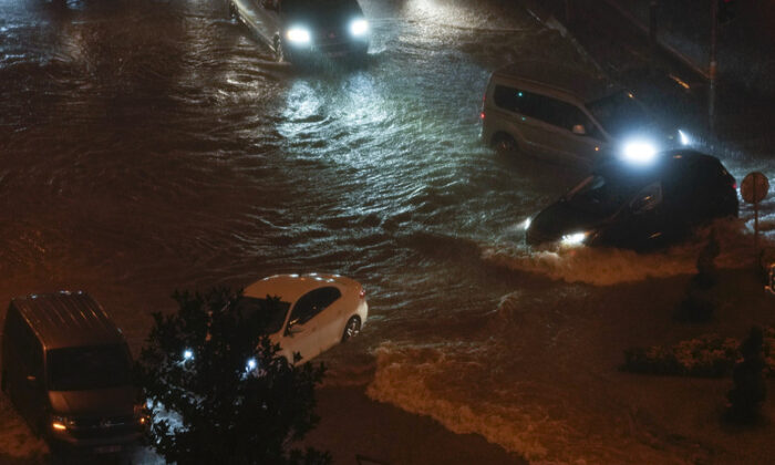 İstanbul’daki sağanak 2 can aldı!.