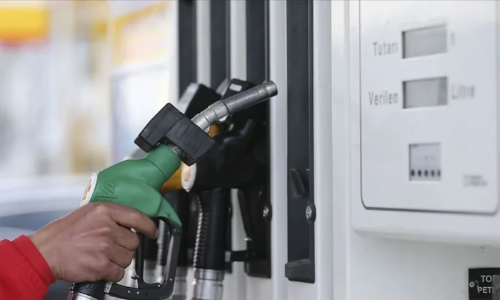 Benzine 2 lira 10 kuruş indirim..