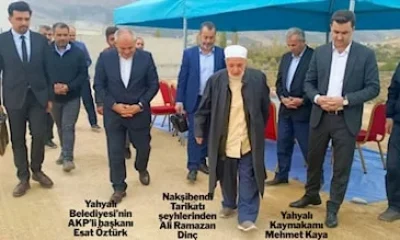 Kaymakam ile Başkan Şeyhin önünde el pençe divan!.