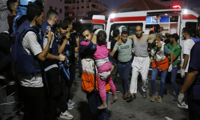 Kahpe İsrail Gazze’deki son hastaneyide bombaladı!.