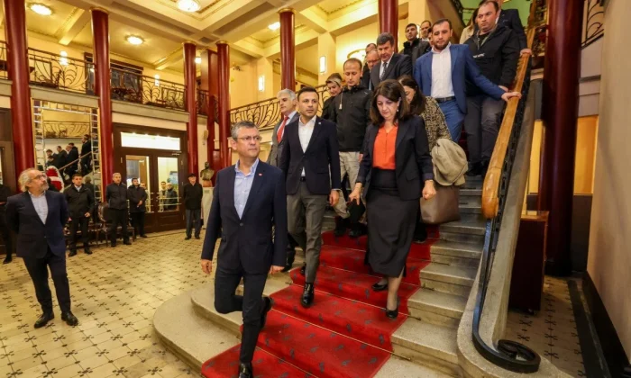 Değişen bir şey yok!. CHP yine PKK ile kol kola!.