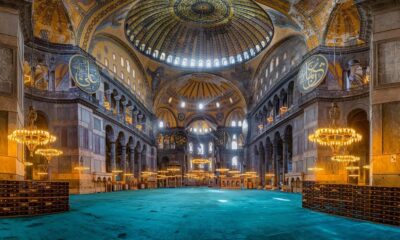 Ayasofya’ya giriş yabancı turistler için 25 euro..