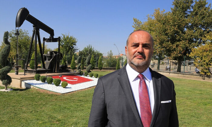 Her seçim öncesi DOĞALGAZ ve PETROL bulduk palavrası atan müdür kovuldu!.