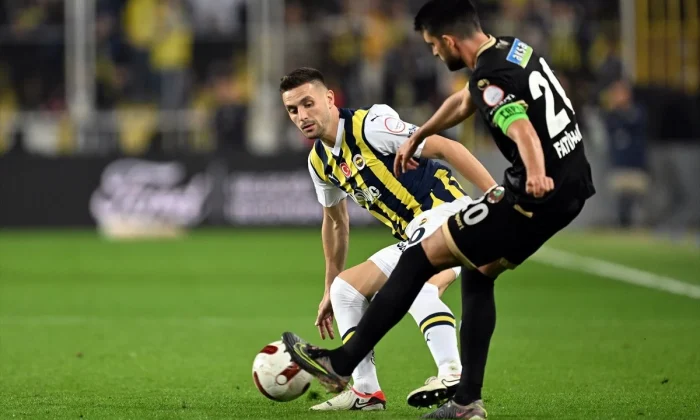 Fenerbahçe liderliği Galatasaray’a kaptırdı!.