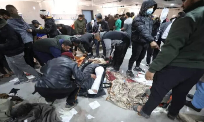 Kahpe İsrail yine yardım bekleyenlere saldırdı!.